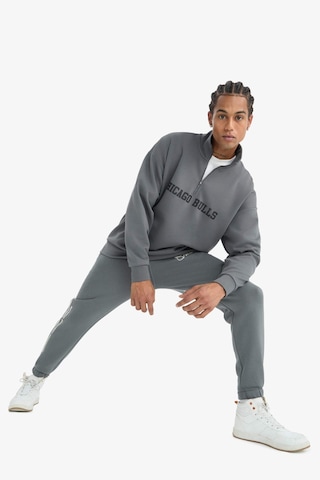 DeFactoFit NBA Chicago Bulls Oversize Geniş Kalıp Fermuarlı Dik Yaka Skuba Dalgıç Kumaş Sweatshirt D8616AX25SPGR311