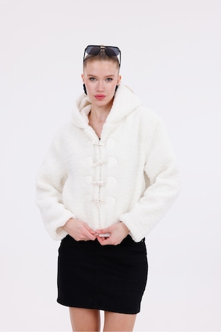 Kapüşonlu Düğmeli Peluş Mont - Kadın Beyaz