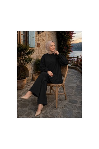 Hira Life Fashion Kadın Çilek Kumaş Dik Yaka Düğmeli Fırfır Detaylı Tesettür Tunik Pantolon İkili Takım Siyah Siyah