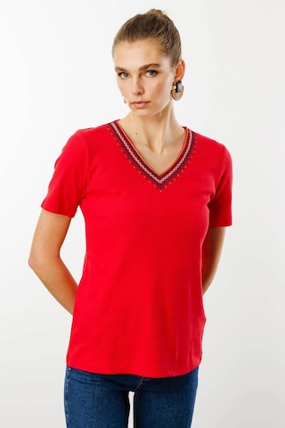 Desen Triko Kadın V Yaka Yakası Nakış İşlemeli Pamuklu T-shirt 25758 Kırmızı Kırmızı