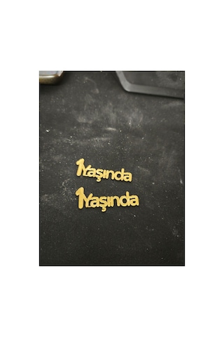 1 Yaşında Yazılı Pleksi Gold Gümüş Etiket 4cm 25 Adet