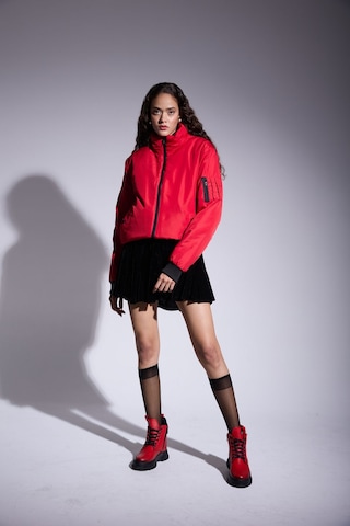 Freemen Kadın Kırmızı Astarlı Dik Yaka Mevsimlik Su Ve Rüzgar Geçirmez Mont Kırmızı