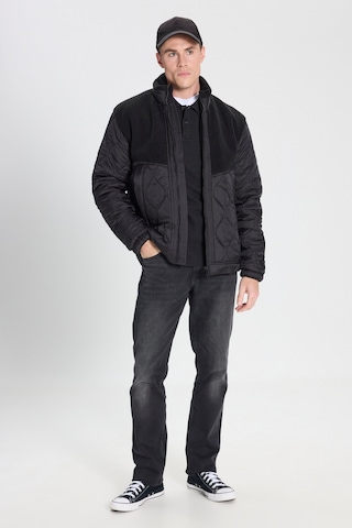 Wrangler Regular Fit Normal Kesim Sherpa Detaylı Siyah Kapitone Mont W242644001 Siyah