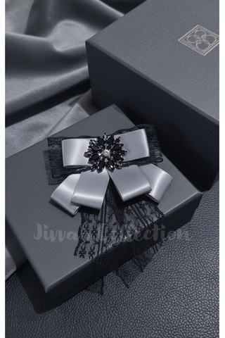 Kadın Fiyonk Broş-gri. Parlak Rhinestone Çiçek Detaylı. Fiyonk Broş Kurdele. El Yapımı Özel Çok Renkli