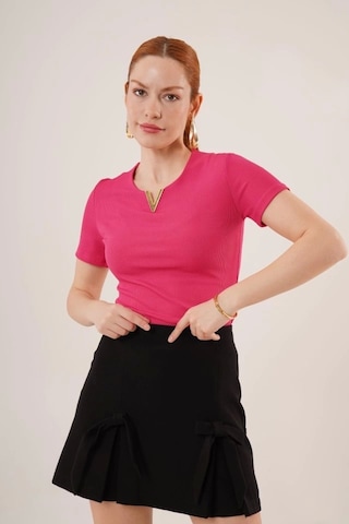 Kısa Kollu Yaka Detaylı Kaşkorse Fuşya Bluz Fuşya