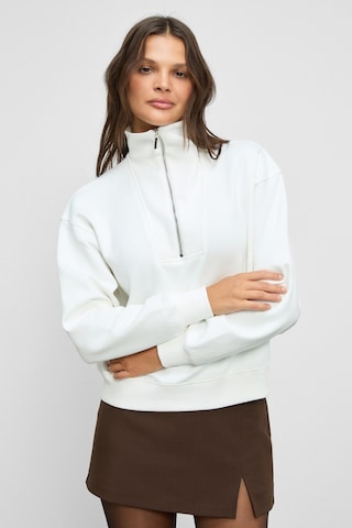 Grımelange Endora Kadın Yumuşak Polarlı Kumaşlı Yakası Fermuarlı Regular Ekru Sweatshirt Ekru