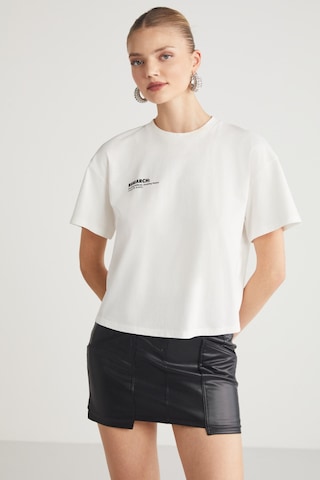 Grımelange Fına Kadın Sırt Baskı Detaylı Regular Fit Bisiklet Yakalı %100 Organik Pamuklu Ekru T-shirt