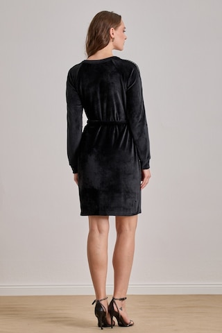 Diz Üstü Siyah Kadife Elbise Siyah