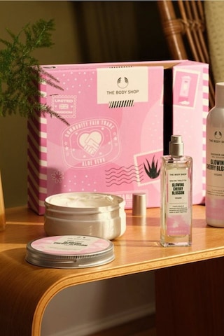The Body Shop Glowing Cherry Üçlü Hediye Seti