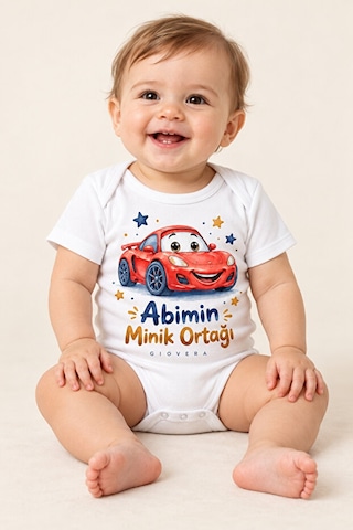 Gıovera Abimin Minik Ortağı Spor Araba Baskılı Beyaz Pamuklu Bebek Zıbın Body