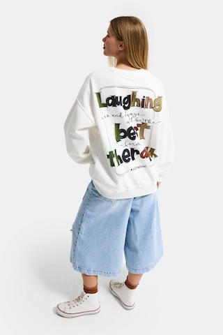 it's basic  Kadın Beyaz W5 Oversize Baskılı %100 Koton Organik Kumaş Sweatshirt