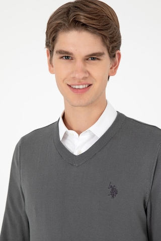 U.S. Polo Assn. Erkek Slim Fit V Yaka Antrasit Basic Kazak 50293512-VR006