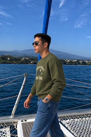 Tarz Cool Erkek Organik Pamuklu Yumuşacık Baskı Detaylı Bisiklet Yaka İçi Polarlı Sweatshirt Haki