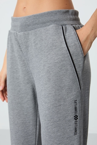 Tommy Life Gri Melanj Kompakt Pamuklu Kalın Pürüzsüz Dokulu Standart Fit Kadın Eşofman Altı - 94660 GRİ MELANJ