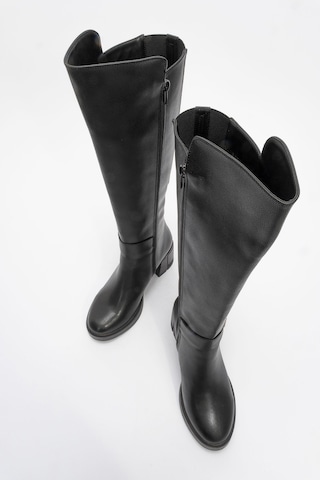 Moreni Siyah Cilt Streç Detaylı Tokalı Kadın Kalın Topuklu Çizme Siyah Mat