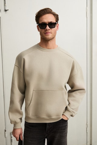 Grimelange Coyotes Erkek Bisiklet Yaka Kangru Cepli Organik Pamuk Regular Fit Açık Haki Sweatshirt Açık Haki