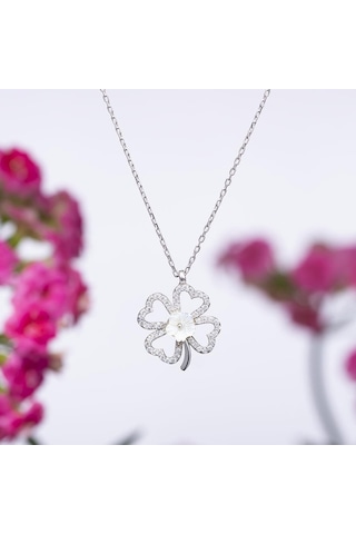 Nagıss Yonca Model Sedef Çiçek Detaylı Zirkon Taşlı 925 Ayar Gümüş Kadın Kolye