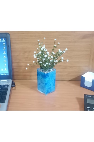 Vazoda Beyaz Yapay Çiçek Dekoratif Mavi Vazo Dahil 7 x 7 x 17 CM
