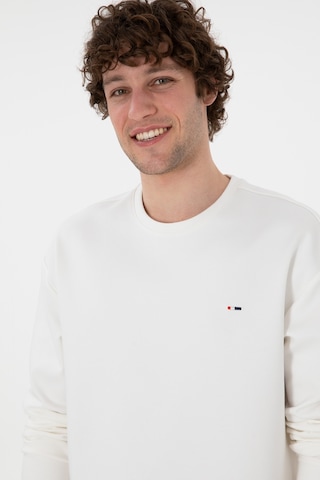 U.S. Polo Assn. Erkek Comfort Fit Bisiklet Yaka Ekru İnce Sweatshirt 50309858-VR019