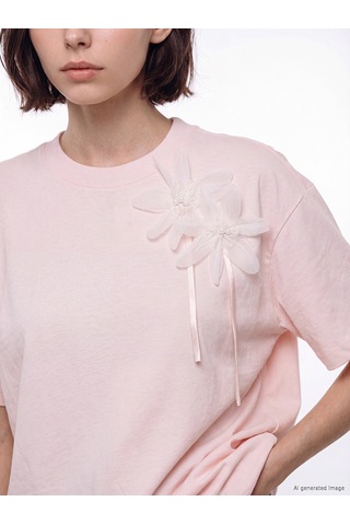 Lcw Modest Pembe Bisiklet Yaka Çiçek Aplikeli Kadın Tişört