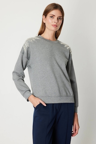 On Fashion Kadın Omuzları İncili Sıfır Yaka Gri Sweatshirt 66338 Gri