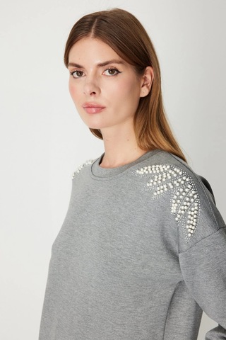 On Fashion Kadın Omuzları İncili Sıfır Yaka Gri Sweatshirt 66338 Gri