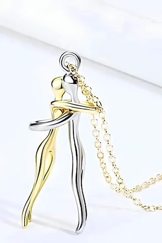 Takı Dükkanı Sarılan Çift Unisex Sevgili Kolyesi Eşe Sevgiliye Hediye Eck52sr Altın - Gümüş