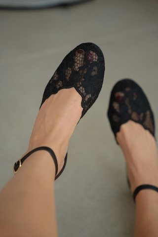 Selin Shoes Odette Düz Taban Dantel Detay Bilek Kemer Toka Kadın Babet- Siyah