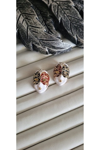 Pirinç Maske Modelli Kadın Küpe Beyaz