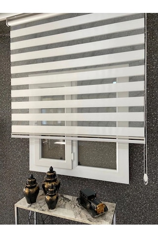Beyaz Geniş Pliseli Zebra Stor Perde Eteği Dilimli Alüminyum Kasa+metal Ayak Beyaz