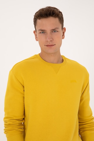 U.S. Polo Assn. Erkek Comfort Fit Bisiklet Yaka Şardonlu Sarı Basic Sweatshirt 50313757-VR094