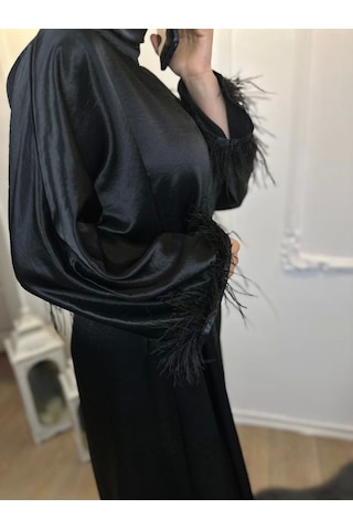 SİYAH KOL UCU TÜYLÜ ELBİSE Siyah