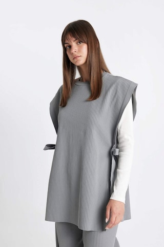 Defacto Regular Fit Bisiklet Yaka Basic Düz Yan Bağlamalı Triko Süveter Y1323AZ24AUGR422 Gri