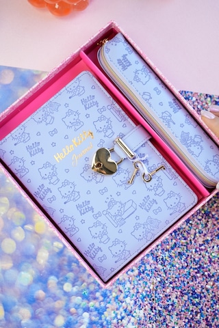 Victoria's Journals Hello Kitty Hush Hush Kilitli Defter + Vegan Deri Kalemlik Kutulu Set – 160 Yaprak, Çizgili