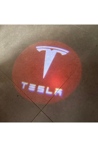 Tesla Model Y İçin Uyumlu Kapı Altı Aydınlatma Seti Kırmızı T Logo Ve Yazılı