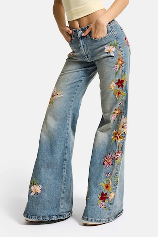 it's basic Kadın Kot Rengi 4s6-32 Flare Fit Beli Lastikli Özel Çiçek Desen Nakışlı Tasarım Denim Jean
