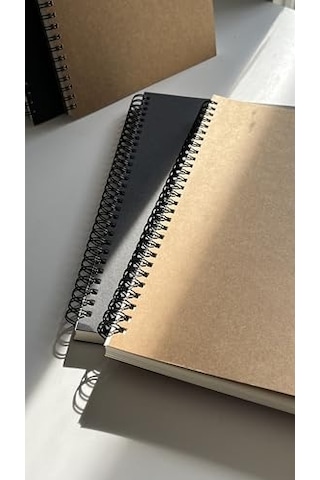 Spiralli Defter, Siyah Kapaklı B5 Boyutunda 182x257 Mm , 100 Yaprak Çizgisiz Çok Renkli