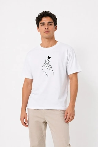 Defymoda Erkek Kore Parmak Kalp Aşk Temalı Minimal Baskılı Tişört Yazlık Kısa Kol T-shirt - Beyaz