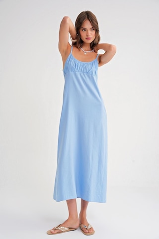 4742 Kadın İp Askılı Büzgü Detaylı Midi Elbise Bebe Mavi Bebe Mavi