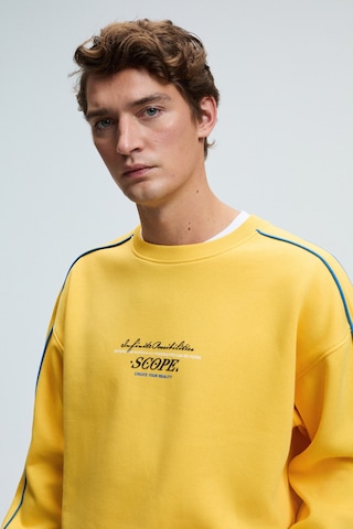 Grimelange LEIF Erkek Kolları Biyeli Önü Baskılı Yuvarlak Yaka Oversize Sarı Sweatshirt
