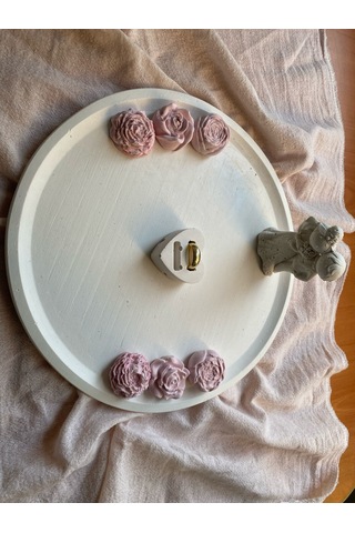 Taşlı Nişan Tepsisi Yüzüklük, Gelin Damat Figürlü, 6 Adet Kokulu Gül Yuvarlak 25x25 Cm Renkli