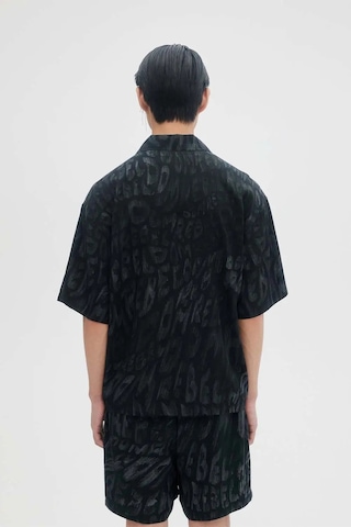 Waves Kamp Yaka Gömlek - %70 Rayon, %30 Tencel, Özgün Domrebel Desenli Kısa Kollu Siyah