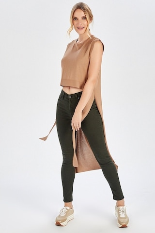 Peraluna Arkası Uzun Kemerli Kamel Rengi Kolsuz Kadın Triko Bluz-Camel