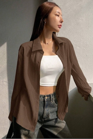 Tarz Cool Kadın Oversize Geniş Kesim Bürümcük Pens Detaylı Uzun Kollu Dokulu Gömlek Kahverengi