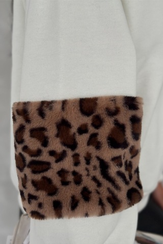 Femelle Kadın Kolları Leopar Detaylı İçi Pamuklu Oversize Sweatshirt beyaz
