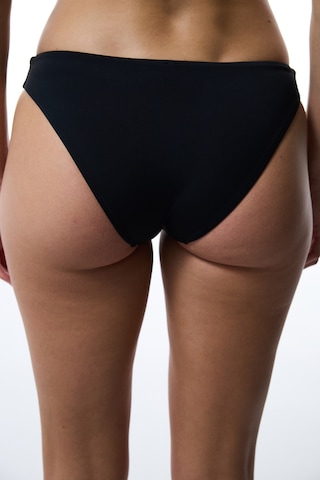 Penti Siyah Nakışlı Bikini Altı
