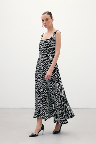 Sateen Kare Yaka Zebra Desenli Elbise - Siyah-136360 Siyah