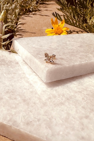 Kurdele Fiyonk Tasarım Zirkon Taşlı Şık Altın Renk Çelik Piercing Tragus Helix Stainless Steel