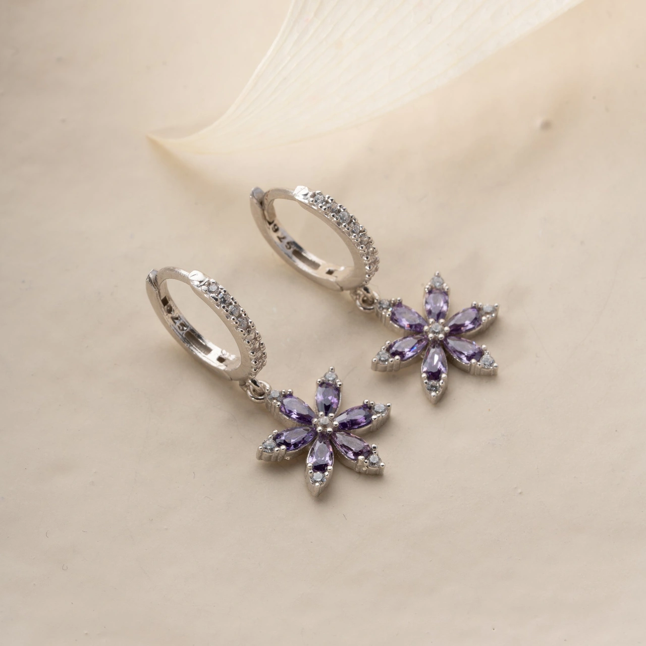 925 Ayar Gümüş Mor Taşlı Çiçek Küpe Gümüş
