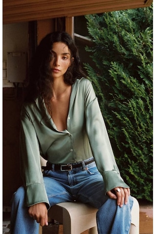 Saten Kumaş V Yaka Gömlek Su Yeşili SU YEŞİLİ